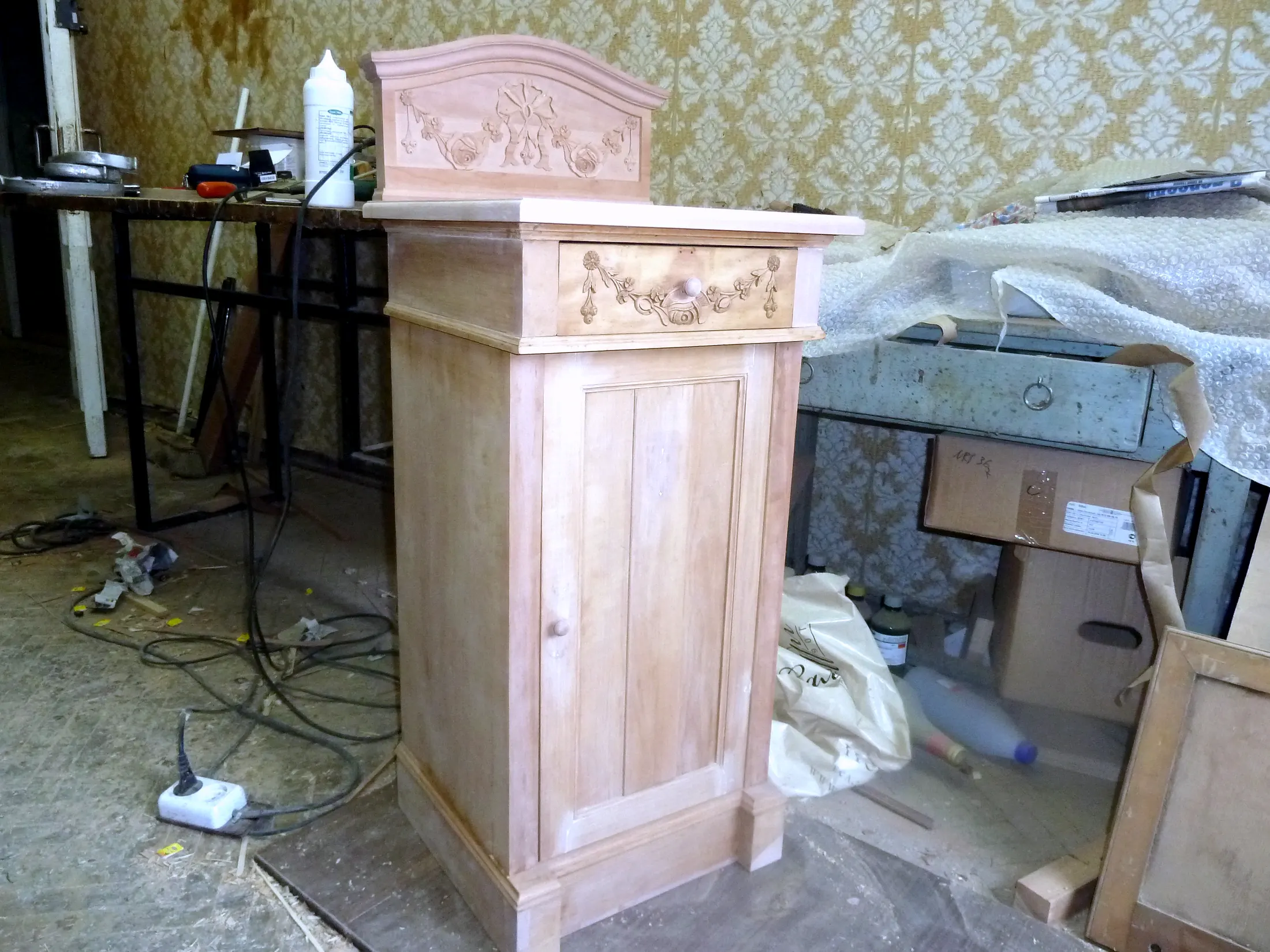 Боковая часть тумбы из груши